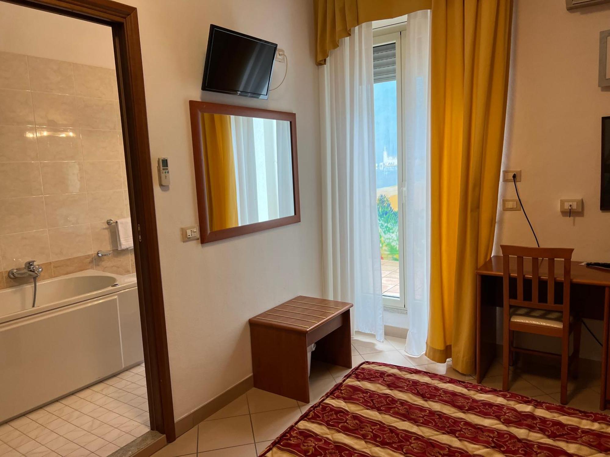 Bristol Hotel 3*