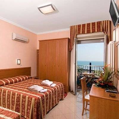 Bristol Hotel 3*